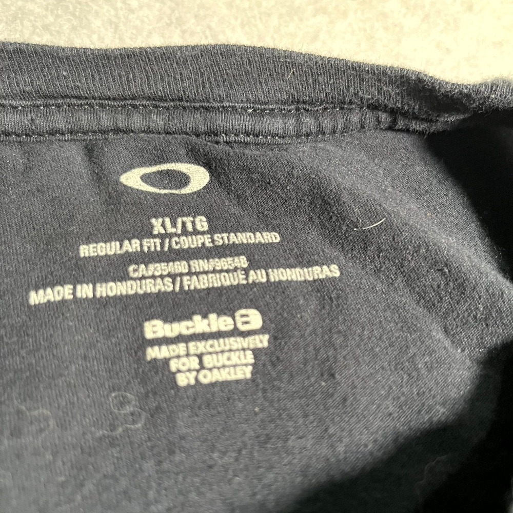 Oakley Buckle T Shirt Mens XL Black Graphic Print Logo Regular Fit Crew Neck - Picture 3 of 7